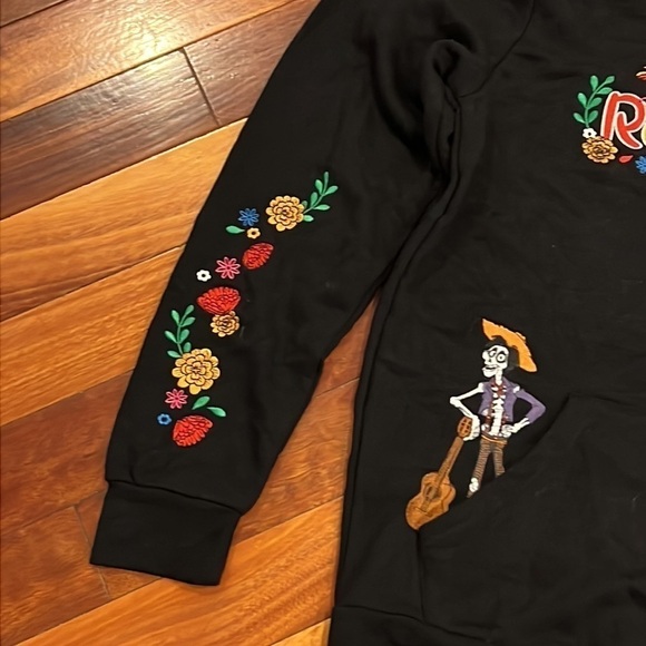 ⭐️ New Disney Pixar Coco Hector & Miguel Hoodie Size Small - Picture 4 of 13